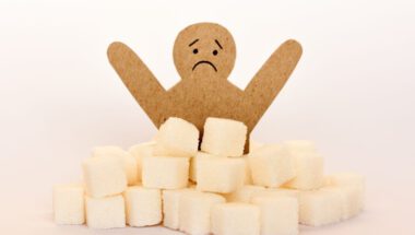 Ontdek waarom insulineresistentie vaak geen suikerprobleem is maar een vetprobleem. Leer hoe je je bloedsuiker en hormonen in balans brengt.
