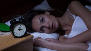 Slecht slapen? Zo raken je hormonen uit balans (en herstel je ze)